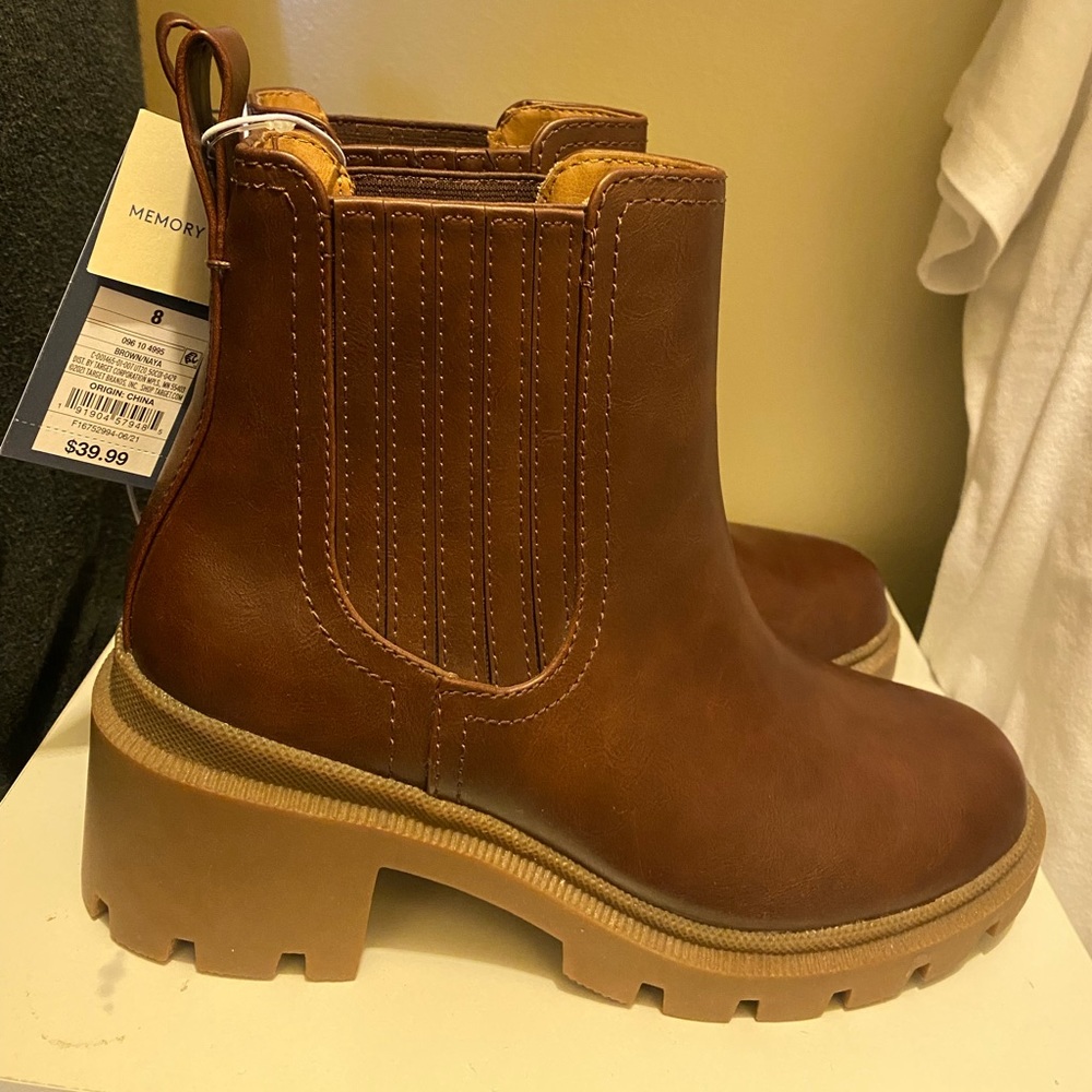 Brand new unused vintage thread boots size 8